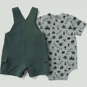 2-delt sæt til drenge bestående af kortærmet body og shorts med cargolommer (baby)