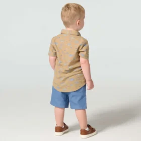 2-delt sæt til drenge med kortærmet printet skjorte og canvas-shorts (småbørn)