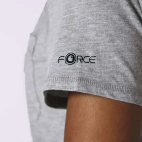 Force T-shirt med lommer i afslappet pasform til kvinder, der transporterer fugt