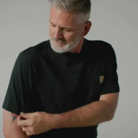 Ikonisk K87 T-shirt til mænd med løs pasform og lomme
