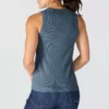 Let og åndbar ribbet tanktop i Tencel til kvinder