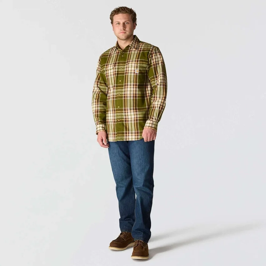 Løstsiddende, kraftig flannel-skjorte med lange løse ærmer og ternet mønster