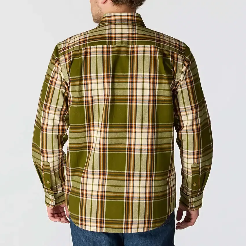 Løstsiddende, kraftig flannel-skjorte med lange løse ærmer og ternet mønster