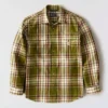 Løstsiddende, kraftig flannel-skjorte med lange løse ærmer og ternet mønster
