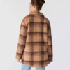 Løstsiddende plaid-fleecejakke til kvinder
