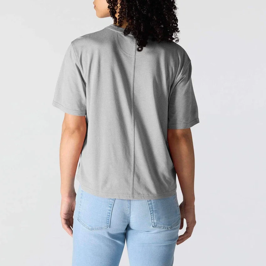 Tencel-skjorte til kvinder med løs pasform, rund hals og lomme