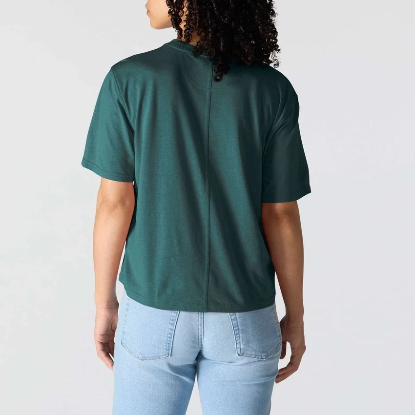 Tencel-skjorte til kvinder med løs pasform, rund hals og lomme