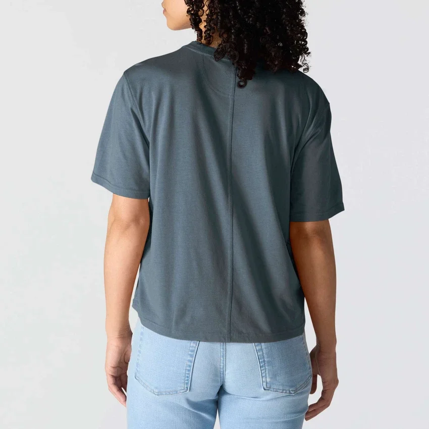 Tencel-skjorte til kvinder med løs pasform, rund hals og lomme